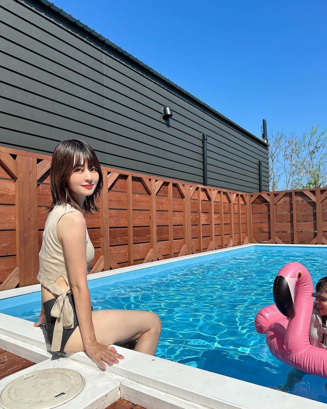 marikoのインスタグラム：「＊ . 宮古島で泊まった所はお部屋にプールがついてていつでも入れるから最高でした♡  お部屋もティファニーブルーの壁で可愛かったよー♡  . ＊ #宮古島#宮古島観光#宮古島旅行#家族旅行#子連れ旅行#クリスタルパーク久松」