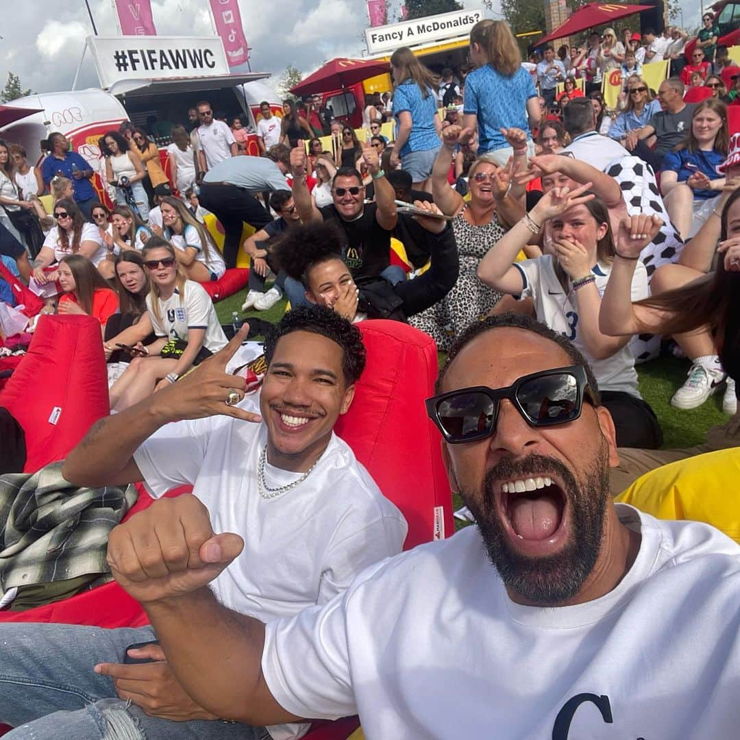 リオ・ファーディナンドのインスタグラム：「Daddy day out with my little girl and @craigxmitch watching the @lionesses hopefully win this @fifaworldcup  Shout out to @mcdonaldsuk for the top tier settings!! #AD #fifawwc」