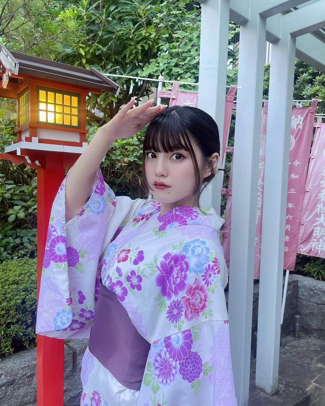金丸紗希さんのインスタグラム写真 - (金丸紗希Instagram)「次のライブは23日！東京タワーでライブです！ 会いに来てね！ぜったいね！やくそく！  浴衣チェキ会来てくれた方ありがとう〜！ やっとみんなと一緒に夏楽しめたね(* 'ᵕ' ) 今年の浴衣は可愛い感じのものを選びました！ 小さい頃から可愛いものを選ぶことは少なかったんだけど皆に可愛い姿を見せたくて勇気出したんだ〜 沢山可愛いって言って貰えて満足ですおなかいっぱい！ はじめましての人勇気を出して会いに来てくれてありがとう！アイドルライブも良かったら遊びに来てね！チェキ会が好きだよ〜って人は毎月やるぽいから月1は必ず来るんだぞ！！ いつも会いに来てくれる方！今日も幸せをくれてありがとう！普段とは違う私を楽しんでもらえたかな？私のために浴衣や甚平を来てきてくれたり、私の好きな食べ物とかプレゼントを用意してくれてたり…愛が沢山で幸せだったよ！本当に嬉しい気持ちでいっぱい！  いつか一緒に花火見れたりお祭り楽しめたり出来たらいいな〜まだまだ夏は長いからね！私に付いてきてね！ 一緒に駆け抜けようね〜」8月20日 19時08分 - saaakii_o4o5