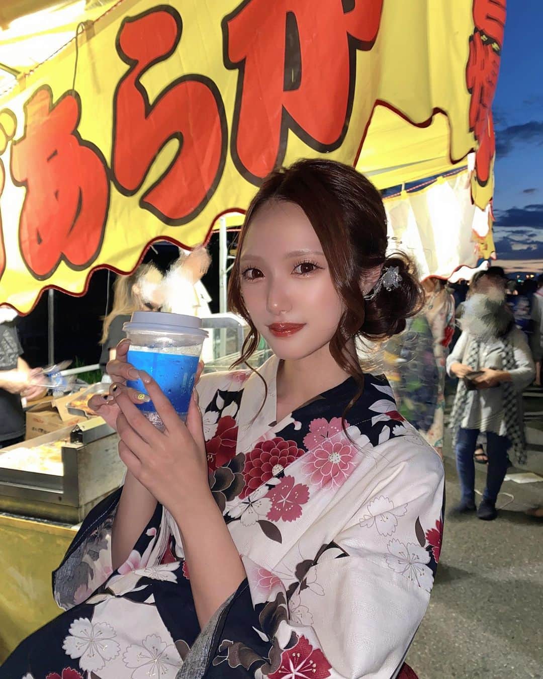 沙季のインスタグラム：「🏮👘✨  28.29浴衣イベント きてね🐷  浴衣姿みれちゃうよ🩵  #浴衣 #浴衣ヘアアレンジ #浴衣ヘア #浴衣女子 #浴衣コーデ #夏祭り #祭り #花火大会」