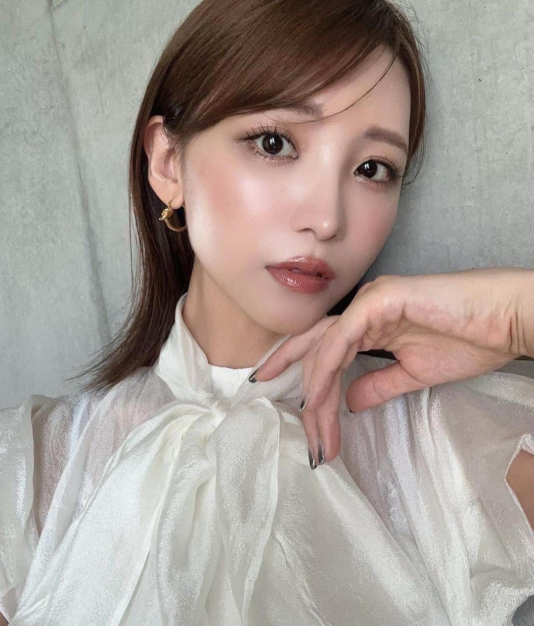 早瀬あやさんのインスタグラム写真 - (早瀬あやInstagram)「しっかりめメイク👀💫💫 今日はルージュデコルテ26番つけたょ ...