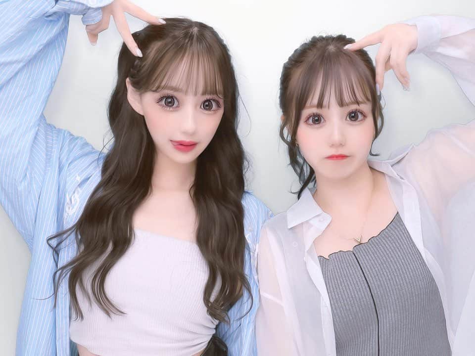 のインスタグラム：「撮影終わりノリでプリ撮った💫  メンバー最年長のさーなんは実は5年くらいの仲なの🫢  ⁡ ⁡ ⁡ ⁡#アイドル #iiiidolll #プリクラ #プリント倶楽部 #プリクラポーズ  #エクステ #グレージュ #韓国メイク#fashion #portrait #selfie #随手拍 #網美 #셀카 #패션 #데이트」