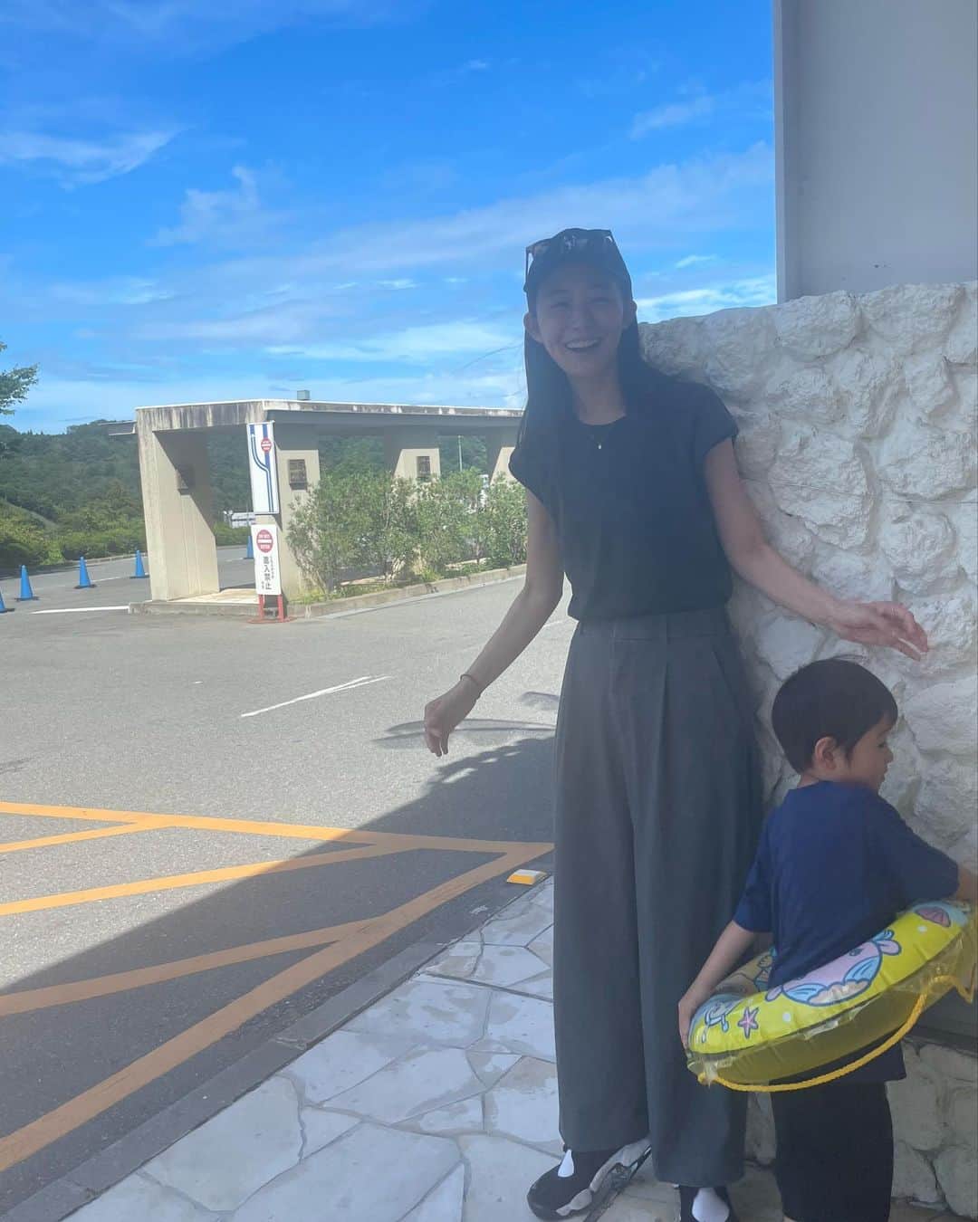 安田早紀のインスタグラム：「最近の色々☀️  #意外としっかり夏満喫してる　#はじめて盆踊りも踊った2023 #室内のプールで帽子かぶってる人わたししか居なかった放心状態の母　#プリキュアは初代がエモい　#麻辣湯久しぶりに食べれて染み渡っている幸せを瞳を閉じて噛み締めている人の横顔　#こんな人相悪い表情で絡まったネックレス解こうとする人　#この後無事にとれました　#もう絶対にネックレスからまらないようにしたいと思うのに気づいたらからまってる不思議　#ところでそろそろ夏終わる　？」