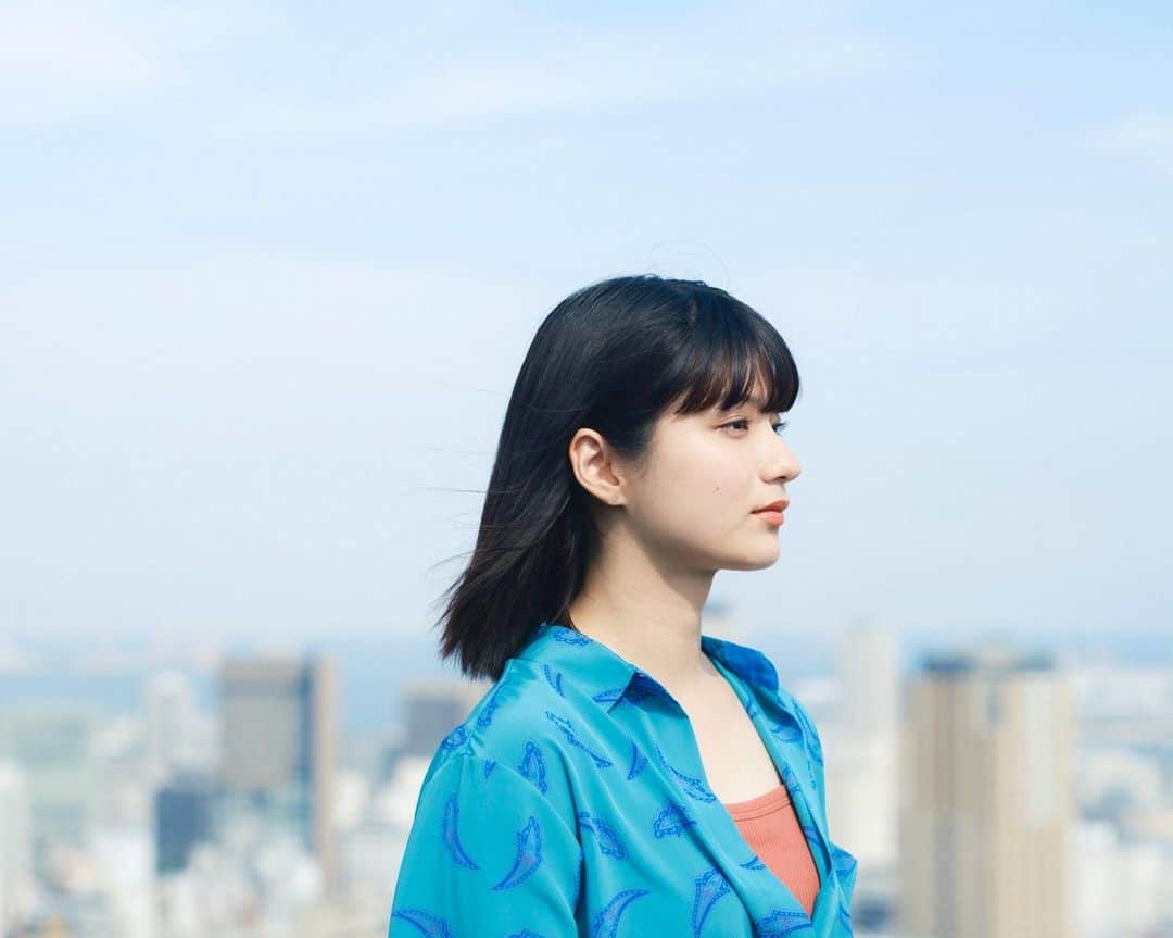 蒔田彩珠さんのインスタグラム写真 - (蒔田彩珠Instagram)「☺︎︎ こうしてようやく髪がなびくのです。  #わたしの一番最悪なともだち」8月20日 19時29分 - makita_aju