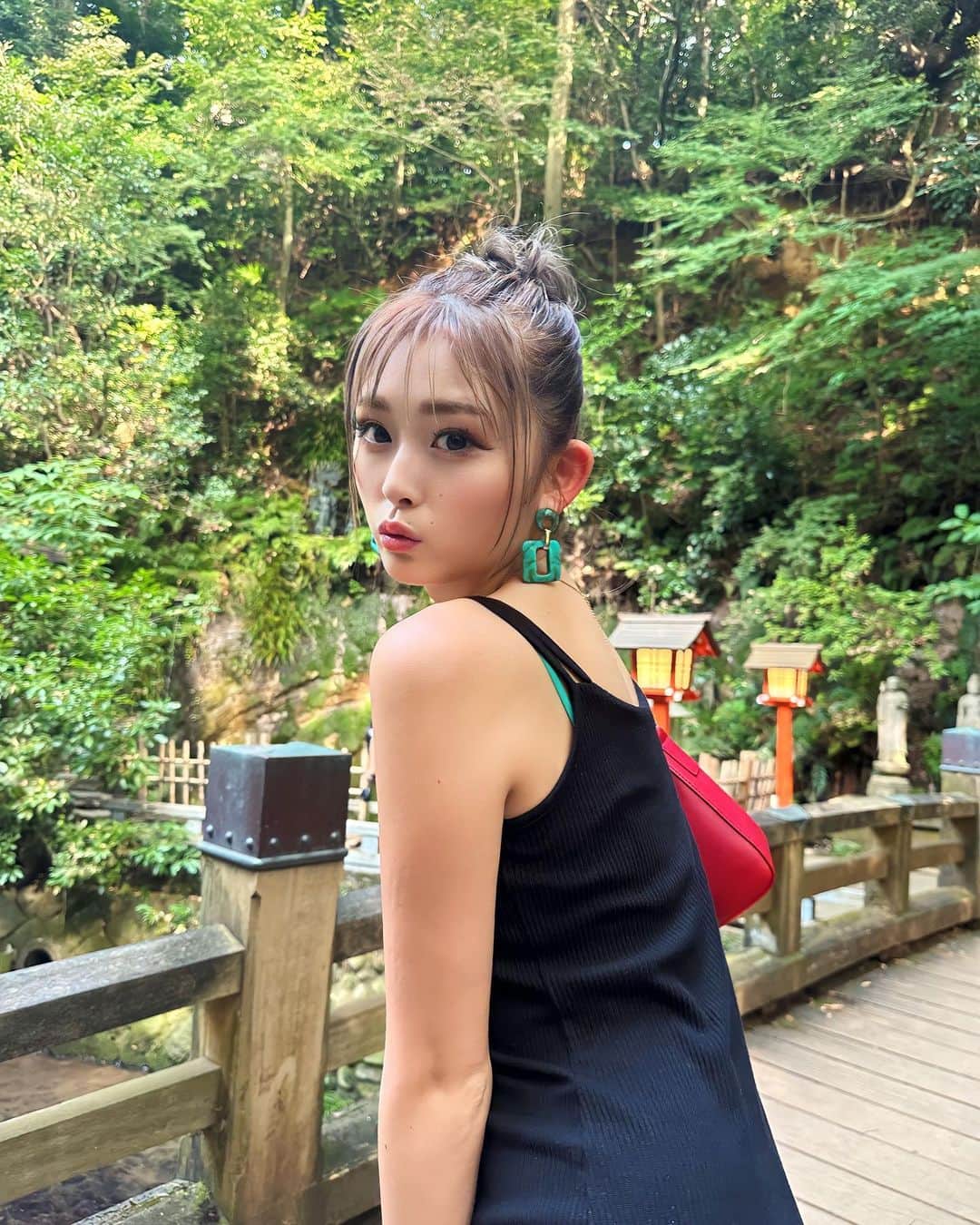 のインスタグラム：「きょーは半日オフやったから 神社いったりかき氷食べたり 岩盤浴いったり最高なかんじ🥹 ほんでいまからスムージー飲みに行く🍼 ほんでやきにくぱーてぃーする✌️✌️ さいこー！！！！」