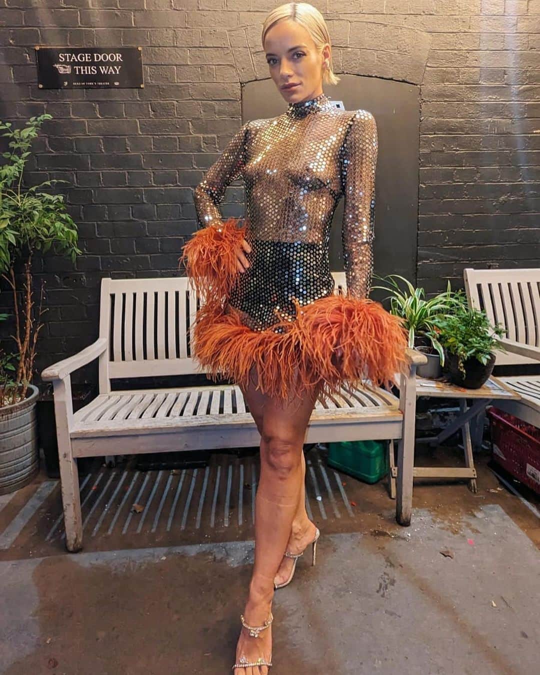 のインスタグラム：「Everyday i’m rufflin’ , Everyday I’m rufflin’ .  Some Stage for looks for your perusal, only 2 more weeks !」