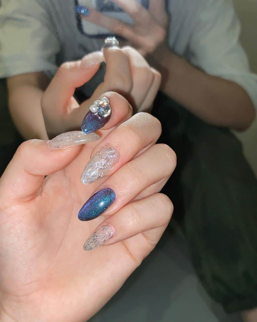 柳澤杏のインスタグラム：「長期休み限定のNew nail✨  『アリエルの尻尾っぽいけど映画見てへんよ』ネイル  かわちい？^ ^  💟 @my.s_nailsalon_ 💟」