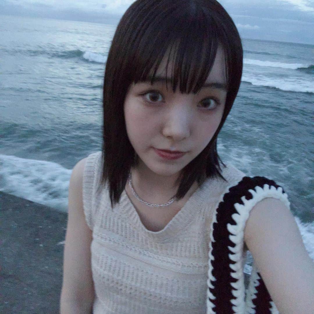 桜井えまさんのインスタグラム写真 - (桜井えまInstagram)「☺︎  おでかけ🚗³₃   #sea  #07  #fjk  #15th  #おでかけ  #シンプルコーデ   #えまのすきふく」8月20日 19時34分 - emma_sakurai_official