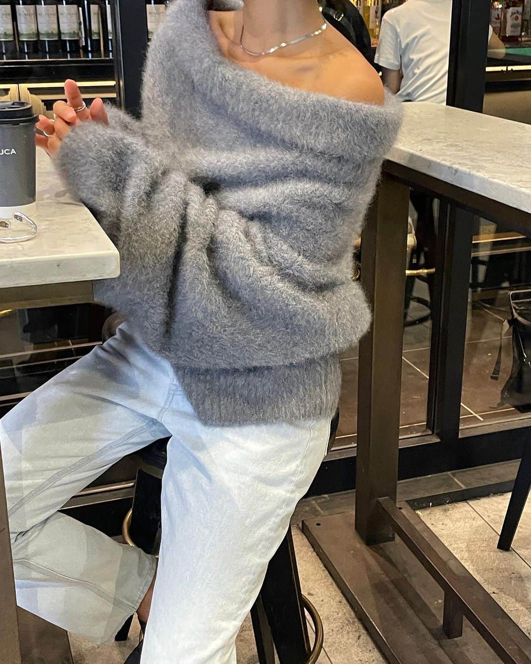 ETRÉ TOKYO ストアさんのインスタグラム写真 - (ETRÉ TOKYO ストアInstagram)「@etretokyo  【 '23 Winter Pre Order 】 ㅤㅤㅤ ㅤㅤ #ETRE2WAYルーズネックニットプルオーバー WHITE / GREY F size ¥30,800(tax in)  ㅤㅤㅤ  新宿スタッフ @etretokyo_nami 167cm @etretokyo_sae 168cm @etretokyo_yumi 150cm ㅤㅤㅤ  着用カラー：GREY ㅤㅤㅤ ㅤㅤㅤ  - - - - - - - - - - - - - - - - - - - - - - - - - - - -  商品詳細はTOPページURLよりチェック🔍 ›› @etretokyo_store  ㅤㅤㅤ スタッフコーディネートも毎日更新中【 #etretokyo_staff_ootd 】をフォロー🐿️  TOPページの"フォロー中"から 気になるスタッフのアカウントをフォロー🤝  - - - - - - - - - - - - - - - - - - - - - - - - - - - -  ⁡  ㅤㅤㅤ 【INFORMATION】 ⁡ ⁡ ETRÉ TOKYOでは 冬の先行予約会を開催いたします。  -開催期間-  ◼️LUMINE SHINJUKU 8/24(thu) - 8/30(wed)  ◼️ONLINE STORE 8/24(thu)19:00 - 8/31(thu)12:00  ※予約受注会となります。 新宿店にてサンプルのご用意もございますので ご試着も可能です。 予約枠に上限がございます。  ※予約商品の画像はサンプルで撮影しております。 実際の製品と仕様や素材、サイズや色味等が多少異なる場合がございます。  ※お電話でのご予約はできかねます。  ※ご予約後のキャンセルは致しかねます。 お支払いは後払いになります。 ⁡ ※混雑時には入場制限及び試着点数 の制限を設けさせて頂きます。 また、お電話がつながりにくい可能性がございます。  予めご了承ください。 ⁡ ⁡ ご理解、ご協力を賜りますよう 心よりお願い申し上げます。 ⁡ ⁡  ㅤㅤㅤ ㅤㅤㅤ 【LUMINE SHINJUKU STORE】 ETRÉ TOKYO ルミネ新宿2店 TEL：03-5989-0979 ー営業時間ー (平日、土日祝)11:00-21:00  ⁡ #etretokyo #etre  #etretokyoshinjuku #2023etre #etretokyo_staff_ootd #2023aw #受注会 #先行予約 #プレオーダー #スタッフコーディネート #スタッフスナップ #冬服コーデ #ルミネ新宿2 #ニットコーディネート #大人女子コーデ #モノトーンコーディネート」8月20日 19時45分 - etretokyo_store