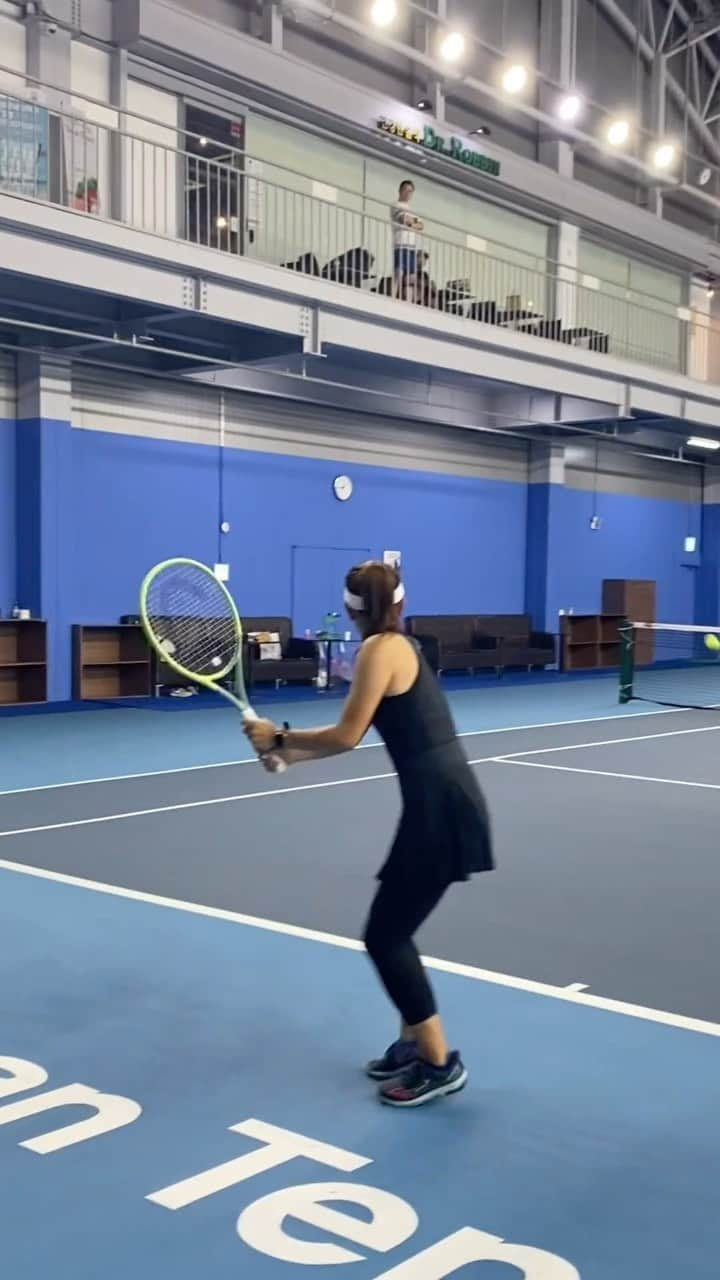 宇野真彩のインスタグラム：「Backhand🎾  今日も暑かった🫠🫠🫠  #全コメ返します」