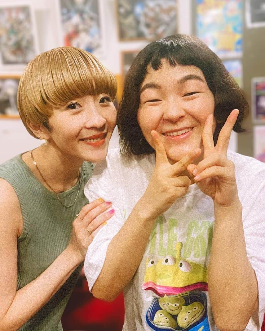 小此木まりさんのインスタグラム写真 - (小此木まりInstagram)「🏰  昨夜は @uechan.uechan.uechan さん主催 【ドリームライブNeo Vol.2】 🏰🩵  関根ささらさん @sasarasekine  ゆめちゃんさん @yumechan__1993  おべんとばこ中川さん @nakagawa_obentobako  ゆにばーす はらさん @univershara  そしてうえださん！  皆様の夢の国愛を 全身に浴びて🌈 パークに行ったような よろこびでした！  そしてなんと！ 🎂サプライズまで。。 やさしい世界🌎 本当にありがとうございました。  うえださんの周りは やさしさで溢れてる！  また総動員したいです🪖  #ドリームライブ #うえちゃん  #うえださん #関根ささら さん #ゆめちゃん さん #おべんとばこ中川 さん #ゆにばーす #はら さん #小此木麻里 #感謝 🩵 #夢の国 🌈 #総動員  #🏰」8月20日 19時42分 - mariokonogi