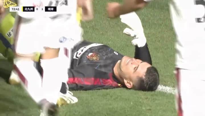 のインスタグラム：「📹｜🙌⚽️𝙎𝙐𝙋𝙀𝙍 𝙎𝘼𝙑𝙀❗️｜  ✅至近距離のシュートを左手一本❗️  🏆Ｊ3 第23節 🗓8/19(土） 🆚#ギラヴァンツ北九州 🙌ダニーカルバハル  #FC琉球」