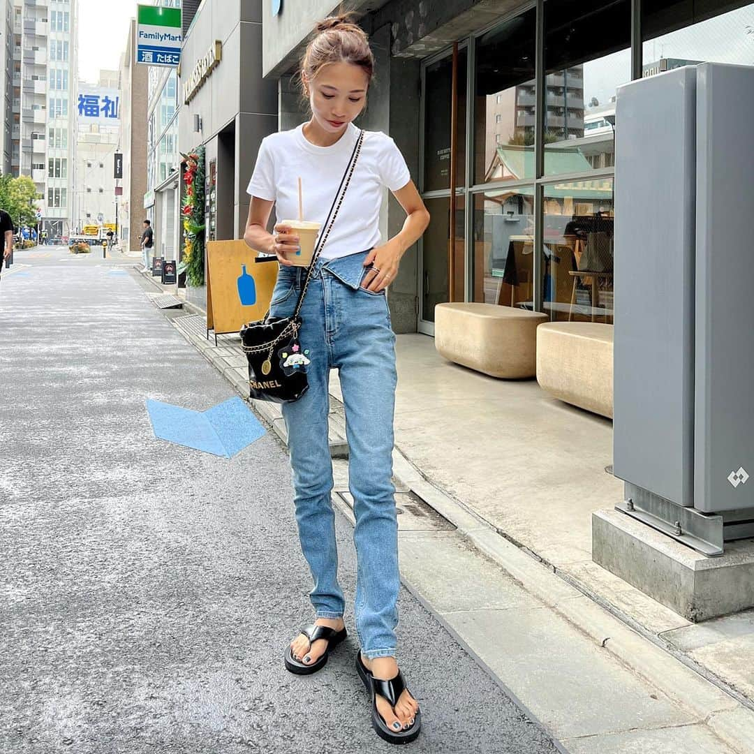 yyurielさんのインスタグラム写真 - (yyurielInstagram)「夏の定番白Tデニム🤍💙 可愛いデニム初おろし👖  @soir5_cocotteparis #ココットパリ #CocotteParis」8月20日 19時48分 - yyuriel