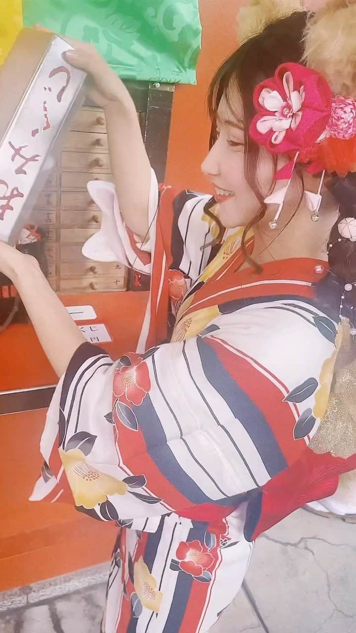 朝比奈りるのインスタグラム：「おみくじ！ 予言通り末小吉という微妙な結果に…！😂😂😂 40番のイントネーション変（笑）  #くびれ職人 #followme #gravure #model #フォロー大歓迎 #グラビア #グラビアアイドル #コスプレ #instagood  #被写体  #角色扮演  #外拍模特兒  #性感內衣  #ナイスヒップ  #競泳水着」