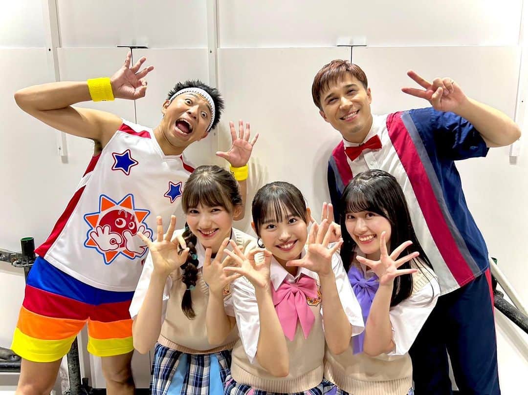河村果歩のインスタグラム：「🌈🍒  ちゃお×りぼん ガールズコミックフェス【おはスタスペシャルステージ】有難う御座いました♥♥  初めてステージでイッテラシャキット!!!を披露して、見に来てくれたお友達と一緒に踊ることが出来てとっても嬉しかったです💞  イッテラシャキット!!!もっとも~と沢山の子達と踊れたらいいな✌🏻   #サンシャイン池崎 さん #木村昴 さん  #土方エミリ #後藤花 #河村果歩 #nicola #おはスタ #おはガール #かほっち #ニコラ #ニコモ  #SUPERGIRLS #スパガ #アイドル」