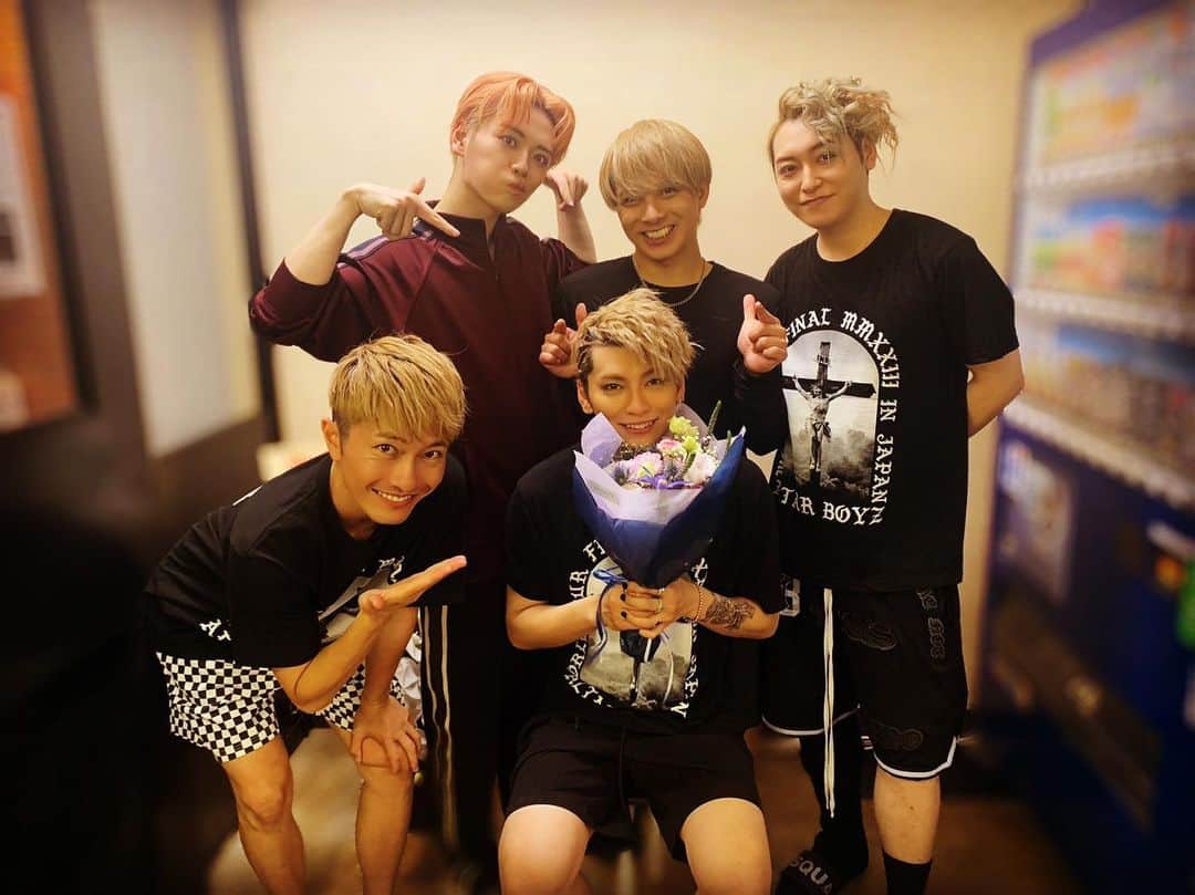 のインスタグラム：「「ALTAR BOYZ」☦️☦️☦️☦️✡️ ⁡あっくんマシューHBDおめでとう🎉㊗️🎊🎉  #altarboyz #アルターボーイズ #オフブロードウェイ #ミュージカル #新宿FACE  thank you....」
