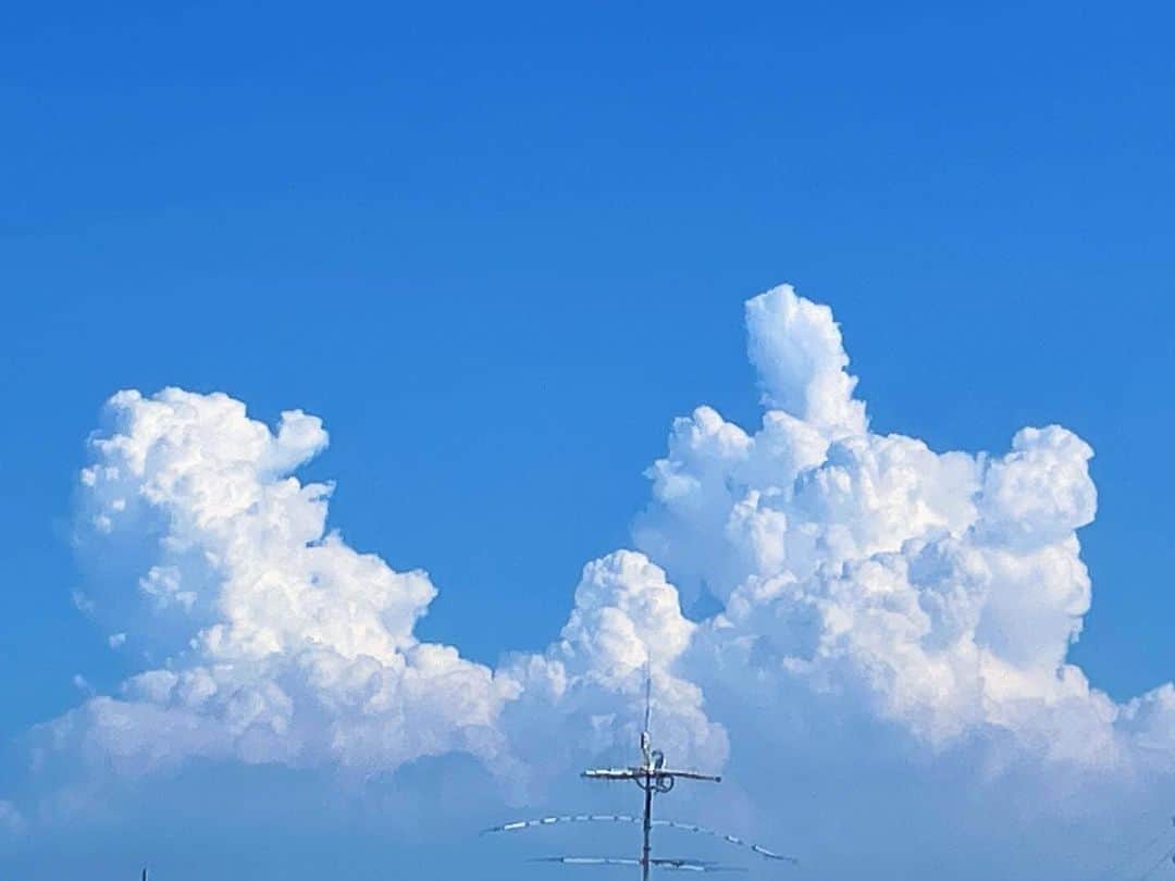 山下航平のインスタグラム：「夏の空のこれが好き☁️☀️」