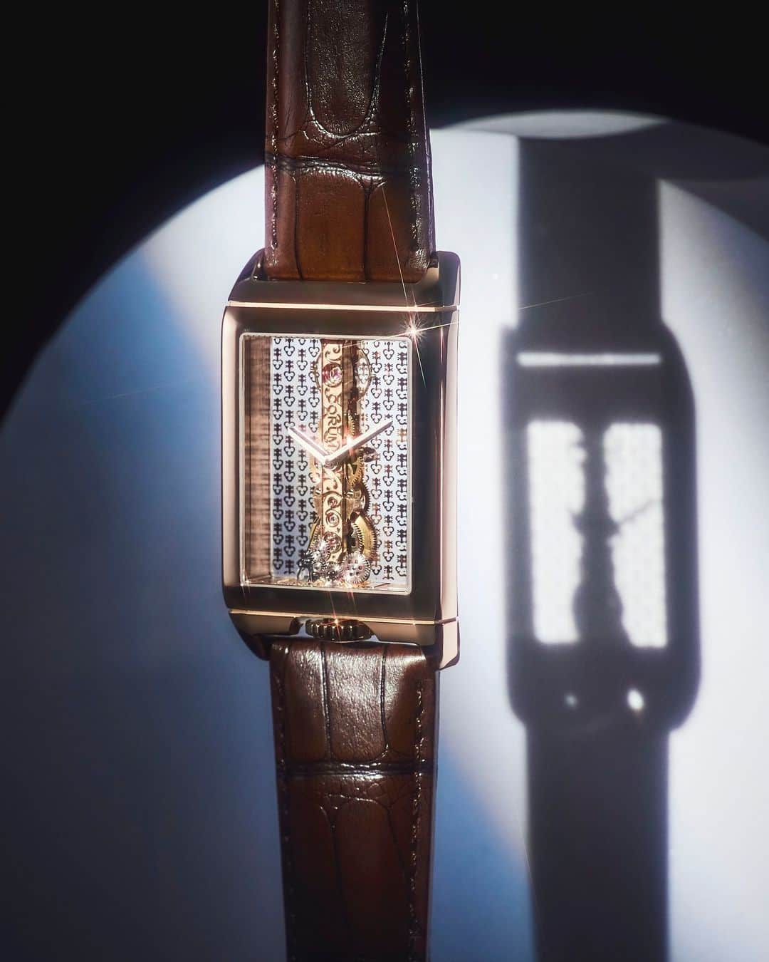 コルムのインスタグラム：「ジュネーブ国際発明展で優勝し、世界にコルムの独創性と技術力を示したゴールデンブリッジコレクション。コレクション誕生40周年を記念し、初代のレクタングルケースのデザインをベースにした限定モデルです。  #ゴールデンブリッジコレクション 品番： B113/04145 ※価格は公式サイトにてご確認ください。 ※世界限定40本  ___ #高級腕時計 #腕時計 #コルム #コルム時計 #コルムウォッチ  #Corum #CorumWatches #luxurywatch #luxurywatch #watchwithlove #watchaddict  #WatchesOfInstagram #WatchOfTheDay #WatchCollector #WatchLover #WristWatch #WatchCollection」