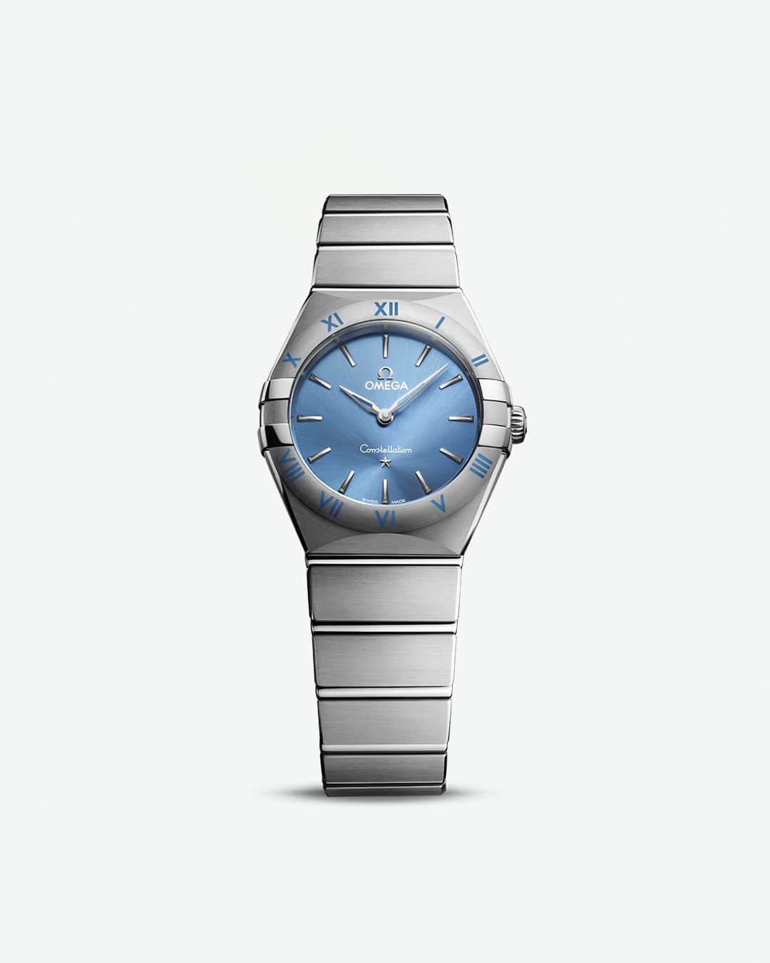 のインスタグラム：「Alisha Boe’s preferred timepiece: the 28 mm Constellation in stainless steel with striking celestial blue dial, featuring a bezel with engraved Roman numerals in the same pastel shade.  Discover the watch via link in bio.  #OMEGA #OMEGAConstellation」