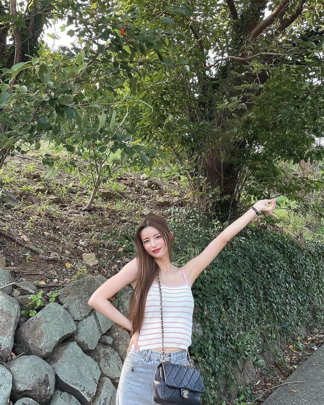 あみのインスタグラム：「奇跡の虫と写真撮れた 田舎あるある？」
