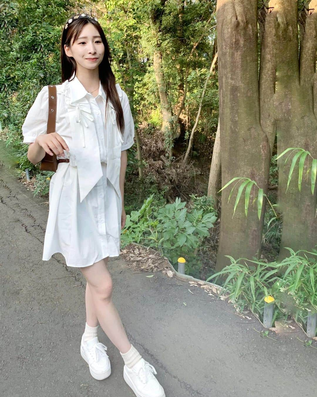 橋野彩葉さんのインスタグラム写真 - (橋野彩葉Instagram)「夏は緑まみれで目が癒される🕊‪🌱‬𓈒𓂂𓏸  普段とは違う系統で…  体バキバキで姿勢悪しです！！   #litzy  #ワンピース  #夏暑すぎ  #夏  #緑まみれ  #虫まみれ」8月20日 20時00分 - iroha_0521_