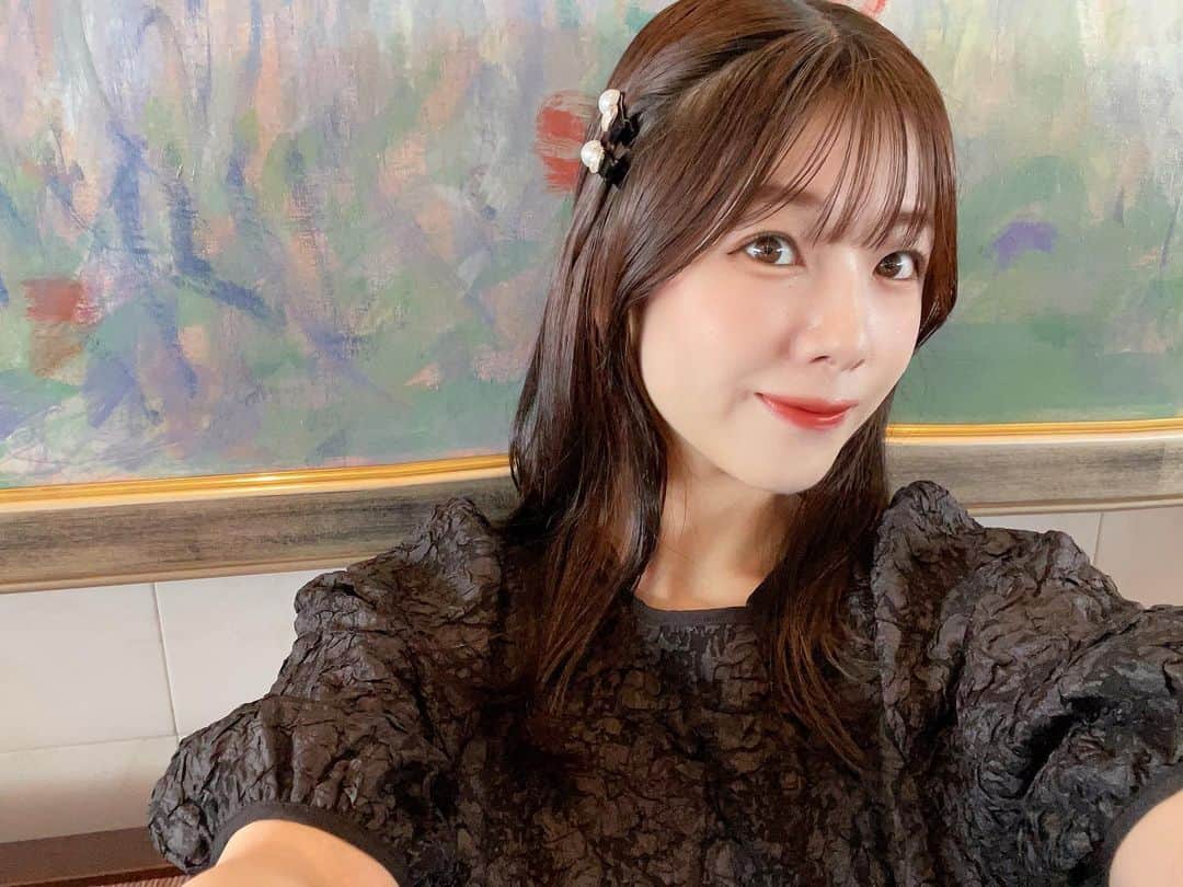 中西香菜のインスタグラム：「今日は最近はまっているセブンイレブンのチーズボールを食べながら、マスクガールという韓国ドラマを観て少しのんびりできました😊✨  朝からピラティスに行けたり良い1日に👏」