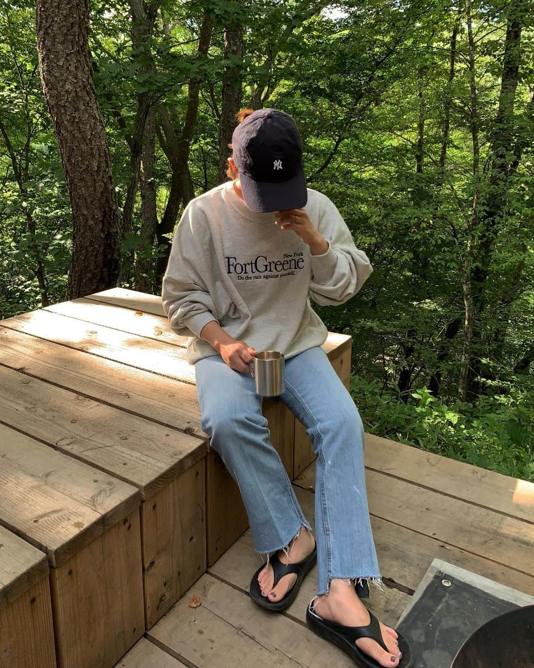 のインスタグラム：「. キャンプ場 朝晩肌寒いくらいで スウェット大活躍🍃  @ungrid_official  #ungrid  #アングリッド」