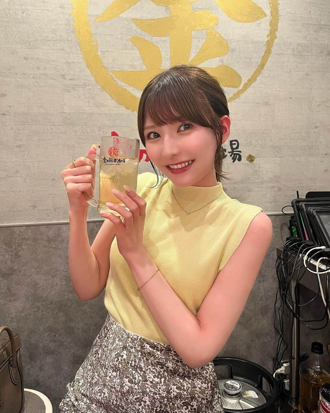 秦はるかのインスタグラム：「酔っ払ってて真っ赤🍺笑 最近はコーン茶ハイが好きです☺︎」