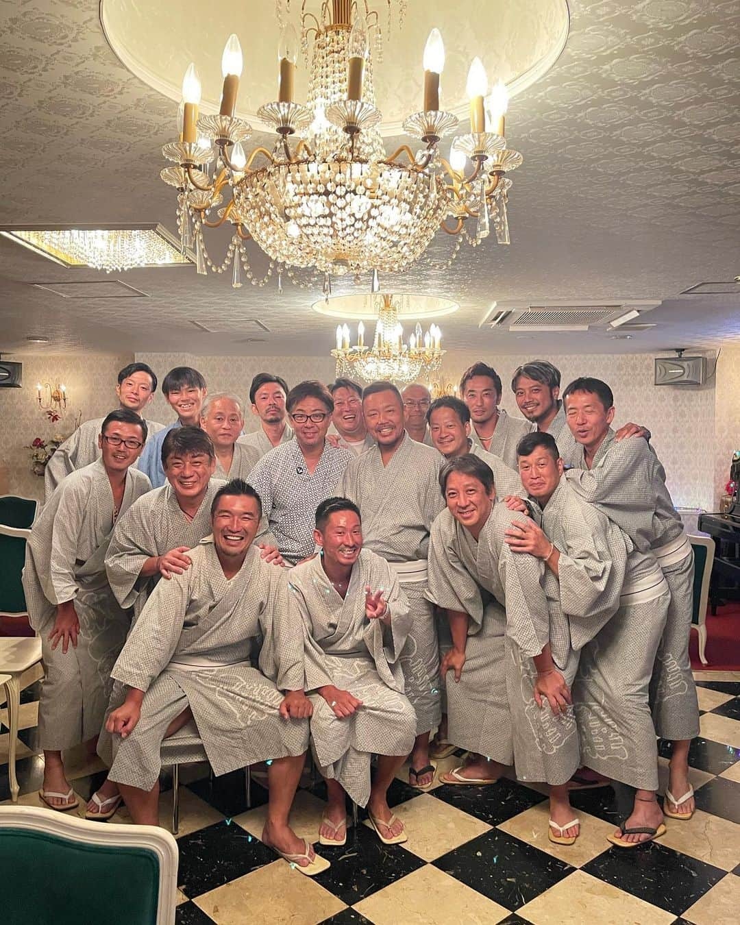 光永亮太のインスタグラム：「サイコーに愛すべき仲一睦の仲間たち。  #富岡八幡宮例大祭 #鉢洗い #仲一睦 #深川 #門前仲町 #下町 #神輿 #祭 #祭バカ」