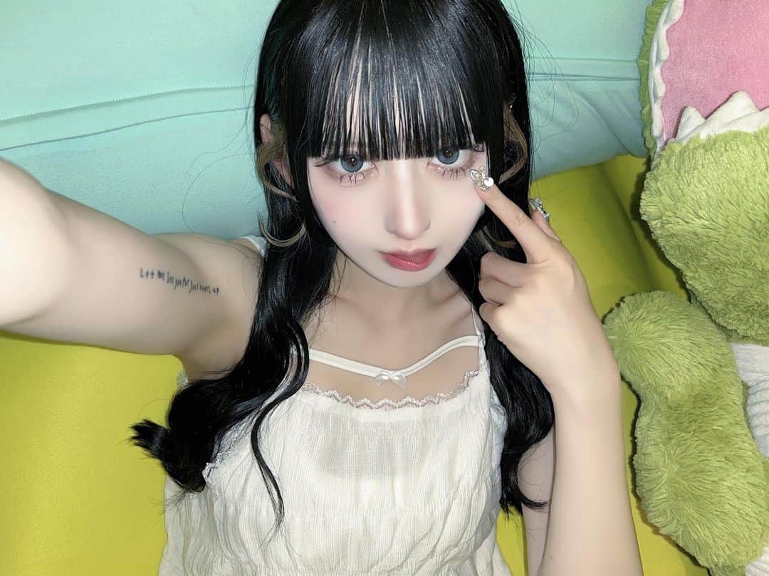 狐波ろんのインスタグラム：「この前の画角よりこっちのがいいかもだからみんな見て」