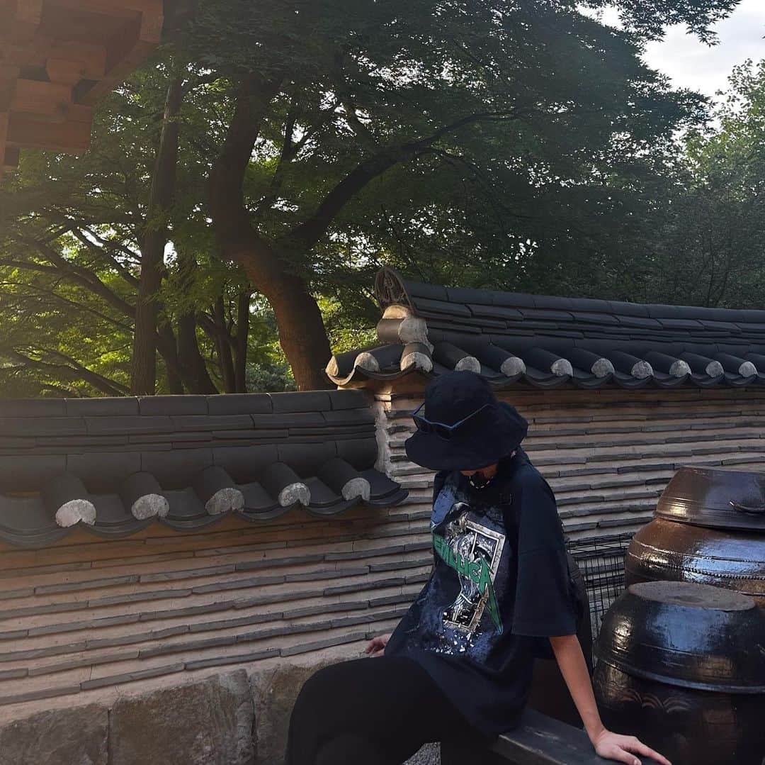 カン・ビョルのインスタグラム：「나는 자연인이다 🌿🌲(태닝 안했음…)」