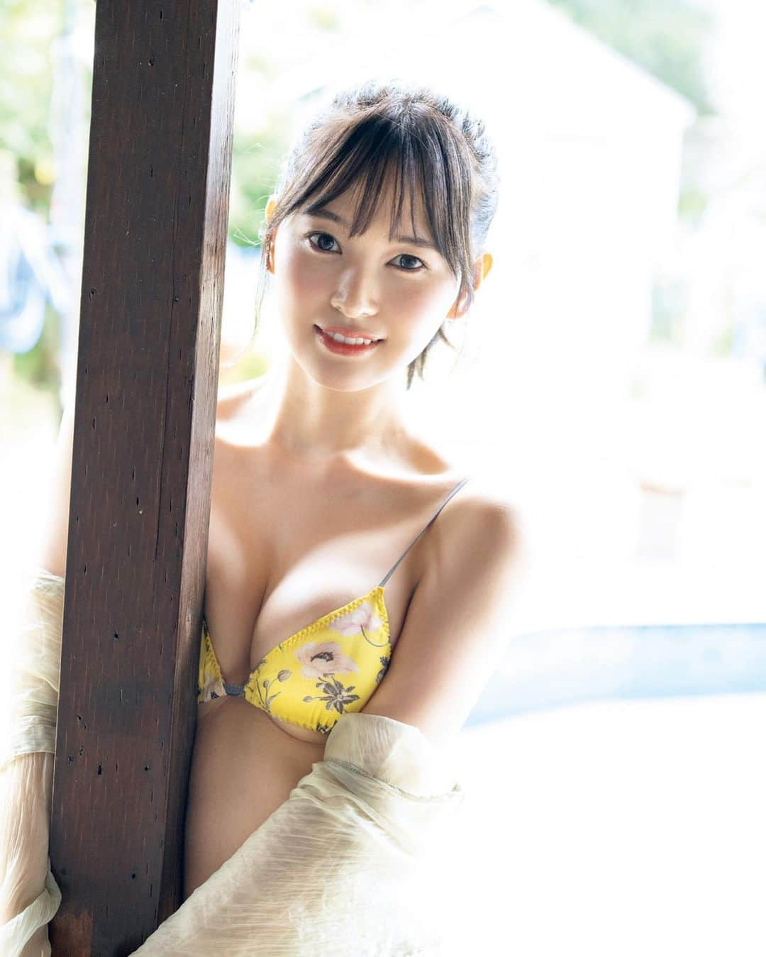 兒玉遥のインスタグラム：「デジタル写真集が出版社史上1番勢い良くDLされているそうです！！  沢山の応援ありがとうございます🖤  デジタル写真集は書籍でも発売されている「Stay25」と「Stay25 ~Another edition~ 」の2パターンがあります。  デジタル版ではAnother edition の方が圧倒的に人気です。  すべて写真集以外の写真を使っていたり、書籍にはないお蔵入りの衣装があったりするので、既に本を持っている人でも新鮮に楽しんでいただけると思います！！  「25歳の自分を永遠に残したい。」  という想いを込めてこの作品を撮りましたが、本当に私にとってかけがえのない一冊になりました。  5年後10年後見返した時自分がどんな気持ちになっているのかも楽しみです。  ぜひチェックよろしくお願いします^ ^  #兒玉遥 #水着 #グラビア #stay25 #はるっぴ」