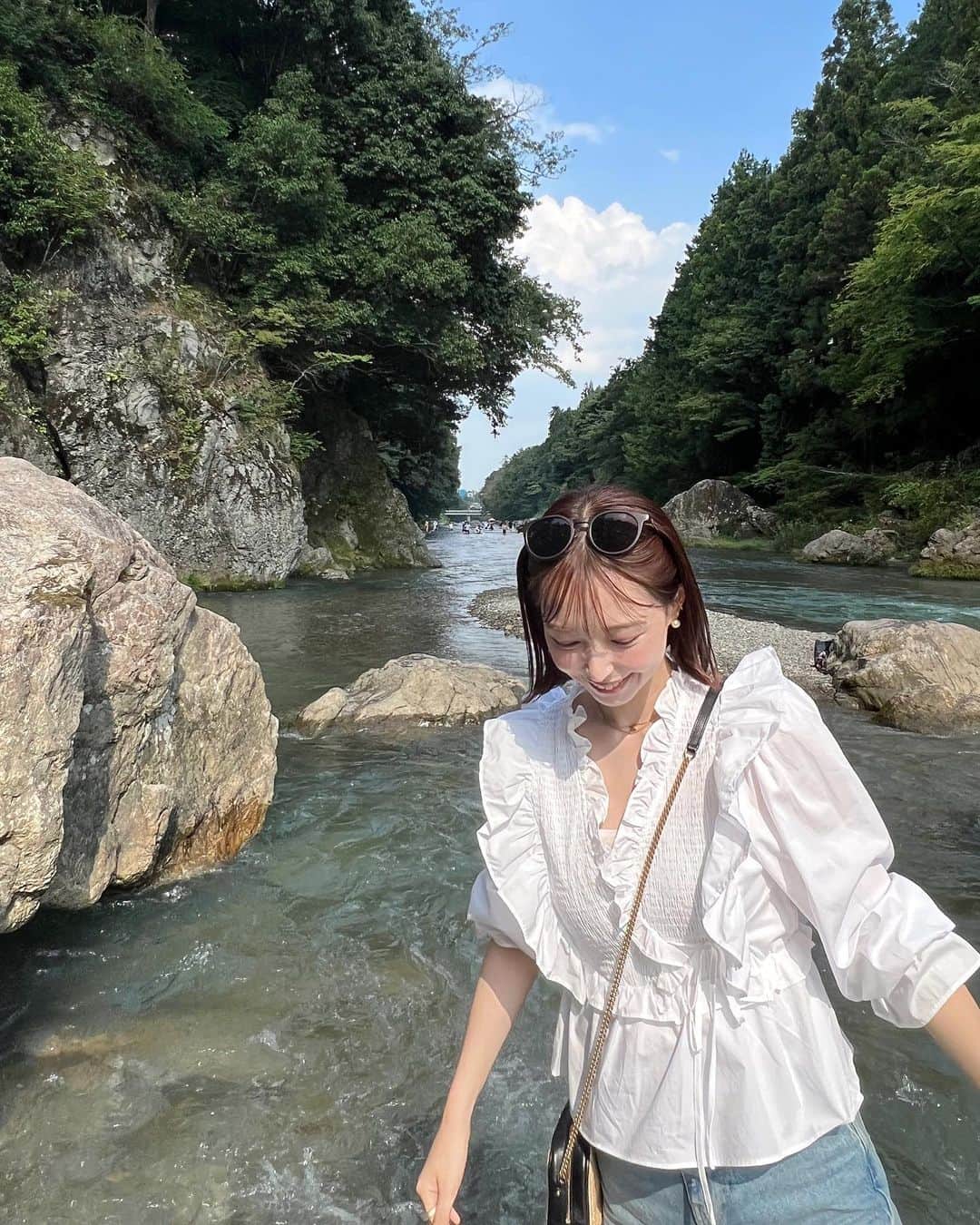 のインスタグラム：「.  なつやすみ🎐🍧🍃 お蕎麦〜かき氷〜川遊び🫶🏻 ドライブ中に見かけた猿が可愛かった🐒♡  明日からまた頑張ろう☺︎ .」