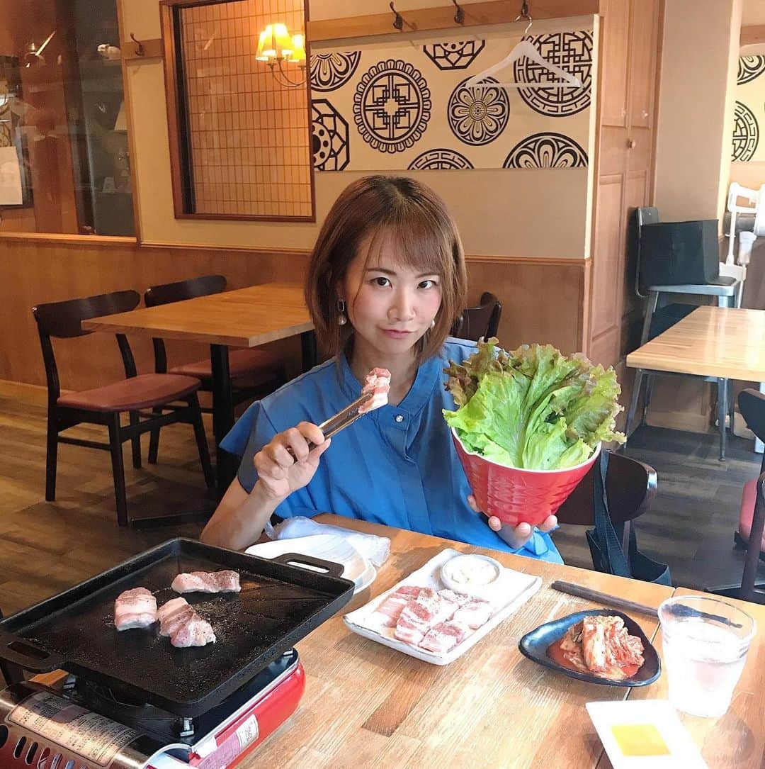 葵さんのインスタグラム写真 - (葵Instagram)「横浜市　日吉駅すぐ！！ 韓国料理　酒菜うさぎ庵さんへ♡  家庭韓国料理やさんみたいな感じで おいしい韓国料理が食べられるよ！ とても居心地もよかったです♪  はじめに、韓国と言えばマッコリ♡ おすすめは、7種の利きマッコリです。 今回は生・白・黒・梨・おこげ・ピーチ・マンゴー味の７種を制覇！！ 乳酸菌や食物繊維たっぷりでアンチエイジングも期待できるから嬉しい😆 飲みやすくて美味しかった〜♡  お料理はこちら💁‍♀️ 神奈川県のブランド豚の「やまゆりポーク」を使ったサムギョプサルは、お野菜を巻いて食べるとおいしい！  ビタミンB1を豊富に含み夏バテ予防にぴったりです。  〆は石焼ビビンバとキムチ！！ あつあつでおこげを作って食べると美味しかった(^^)  夏休み後半もまだまだ楽しもう✨  PR @hiyoshi_usagian #韓国酒菜うさぎ庵 #横浜グルメ #横浜ディナー #横浜韓国料理 #横浜居酒屋 #港北区 #港北区グルメ」8月20日 20時25分 - dolphin_coconut