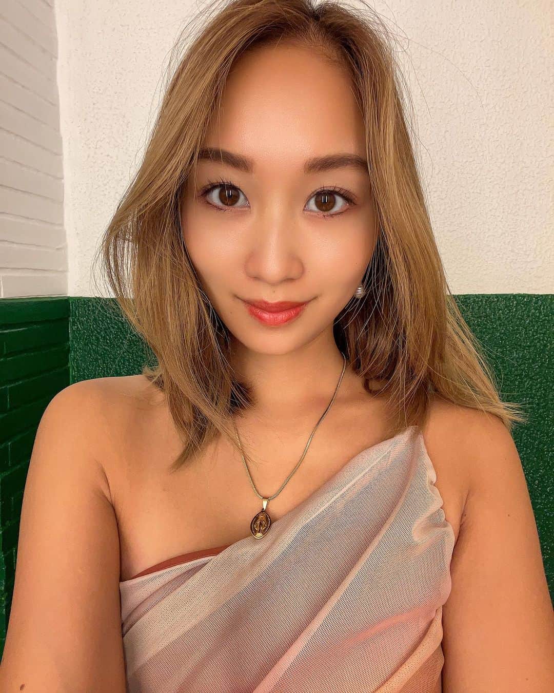 のインスタグラム：「Believing that the dots will connect down the road will give you the confidence to follow your heart🫀💖   点と点は必ず繋がるよ。 いいイメージだけを持とう！ 強くイメージし続けて、あとは 引き寄せるだけです🦋  #philippines #manila #pullbear フィリピン #フィリピン旅行 #マニラ #海外移住 #海外生活」