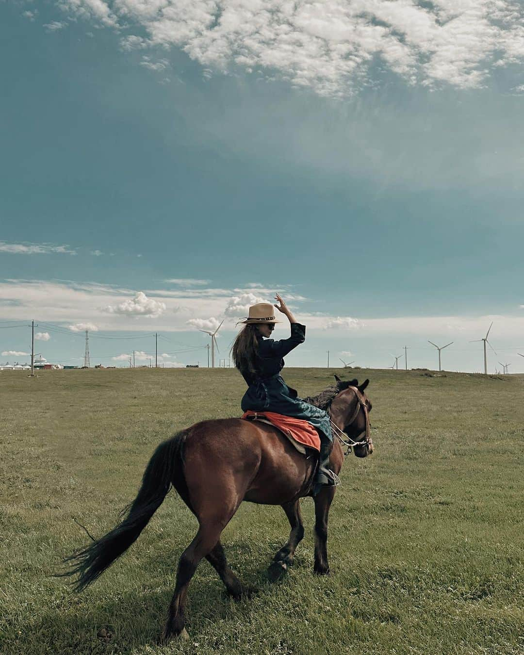 ハンナ・クインリヴァンさんのインスタグラム写真 - (ハンナ・クインリヴァンInstagram)「🐎」8月20日 20時40分 - hannah_quinlivan