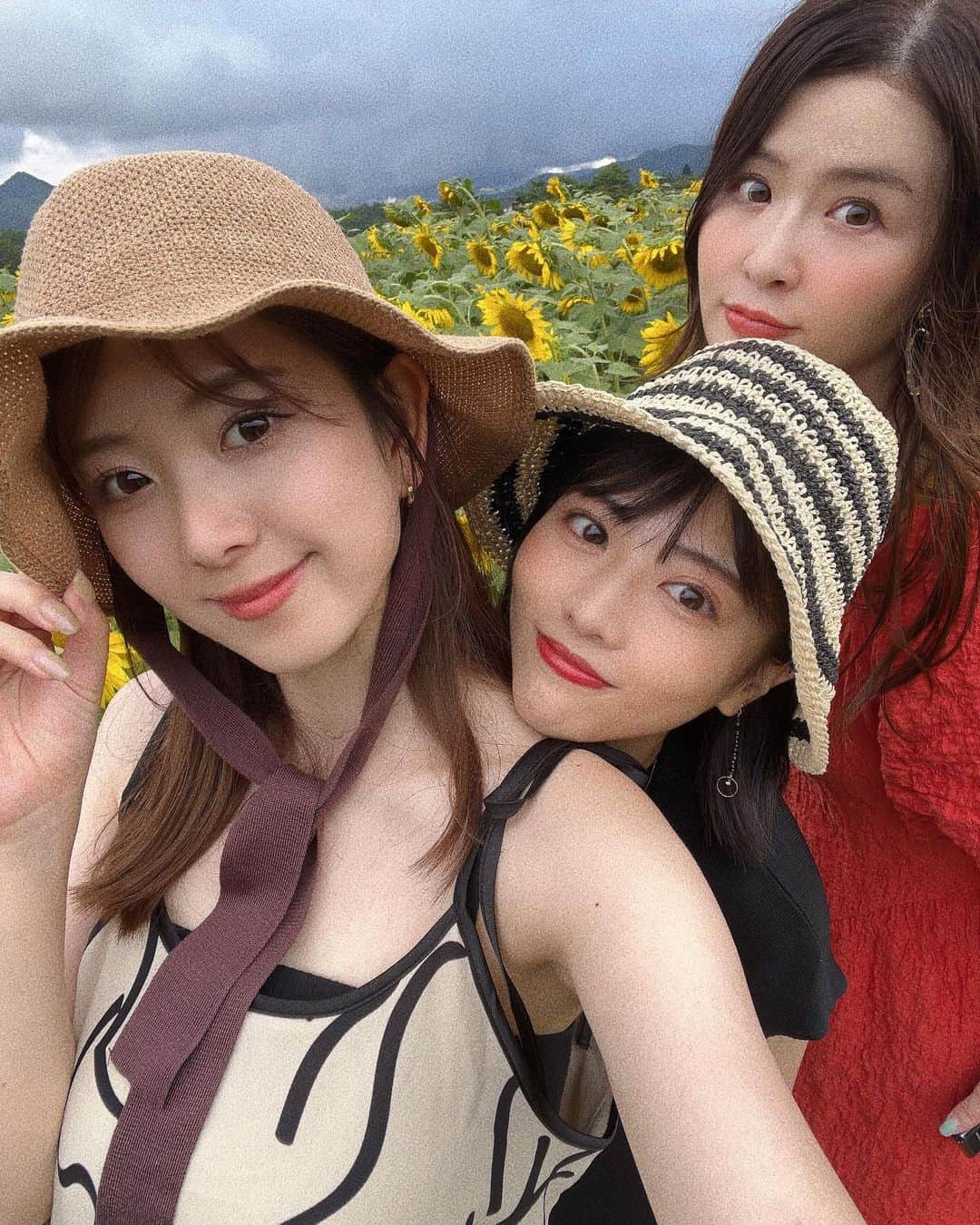 渡邉優さんのインスタグラム写真 - (渡邉優Instagram)「お花畑🌻♡  #花の都 #花の都公園 #山中湖 #女子旅 #女子旅旅行 #旅行 #お花畑」8月20日 20時42分 - yu_watanabe_