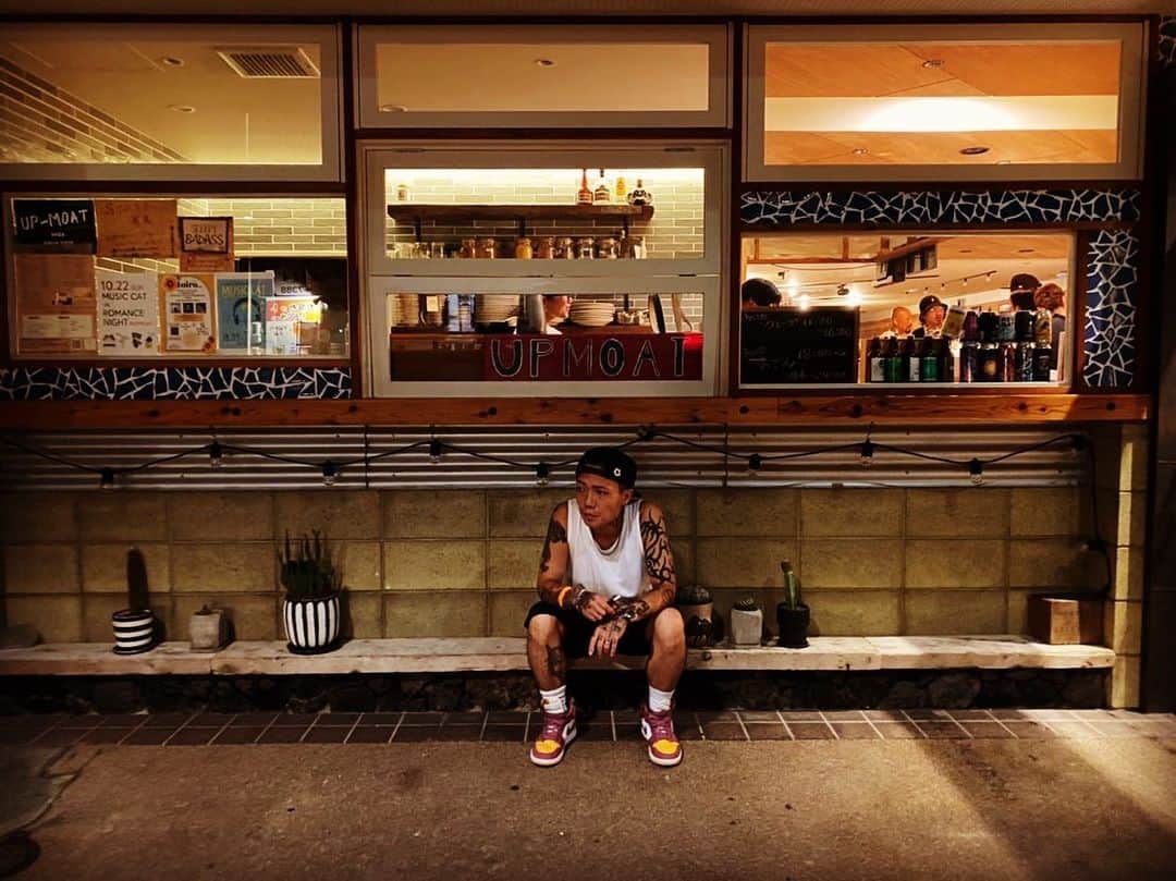 TEEDAさんのインスタグラム写真 - (TEEDAInstagram)「It was great time with my homies at Ueda in Nagano! We had a blast last night with lot of Ueda local kids!  We hope to see you next “toiro” And Big up “Kodama family”  1年振りに長野の上田市で毎年恒例の「toiro」ってイベントに@shinnosuke_rookiez と @big_kit_katとLIVEして来た！ 沢山の地元キッズ達とめっちゃ盛り上がって楽しかったー!  来年も楽しみにしてるよ！そして主催の兒玉ファミリーには凄くお世話になりましたー！ありがとう！！  #yellowblacktokyo_jpn #shinnosuke_rookiez  #sinobrown #kit #big_kit_kat #teeda #goldead #cafeandbarupmoat  #長野県 #上田市 @goldead.s.i.n.o @yousoul19 @yasu.rsft @k.erikoko」8月20日 20時54分 - teeda_bo