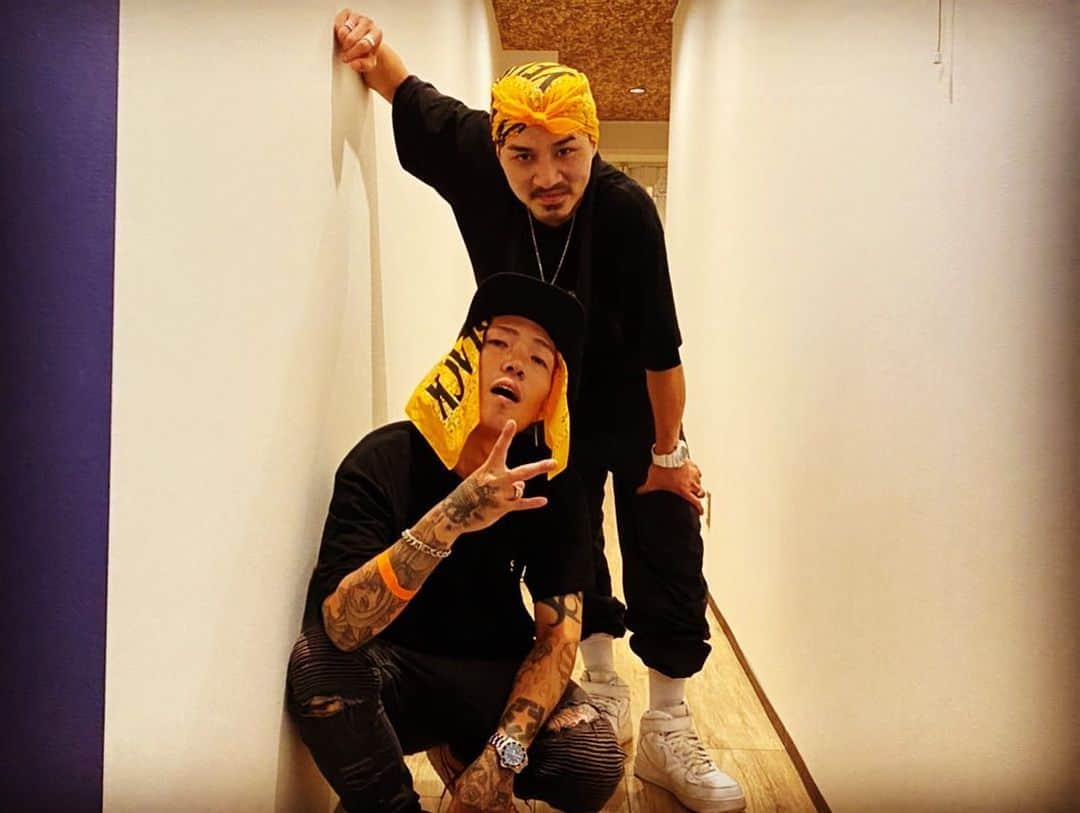 TEEDAさんのインスタグラム写真 - (TEEDAInstagram)「It was great time with my homies at Ueda in Nagano! We had a blast last night with lot of Ueda local kids!  We hope to see you next “toiro” And Big up “Kodama family”  1年振りに長野の上田市で毎年恒例の「toiro」ってイベントに@shinnosuke_rookiez と @big_kit_katとLIVEして来た！ 沢山の地元キッズ達とめっちゃ盛り上がって楽しかったー!  来年も楽しみにしてるよ！そして主催の兒玉ファミリーには凄くお世話になりましたー！ありがとう！！  #yellowblacktokyo_jpn #shinnosuke_rookiez  #sinobrown #kit #big_kit_kat #teeda #goldead #cafeandbarupmoat  #長野県 #上田市 @goldead.s.i.n.o @yousoul19 @yasu.rsft @k.erikoko」8月20日 20時54分 - teeda_bo