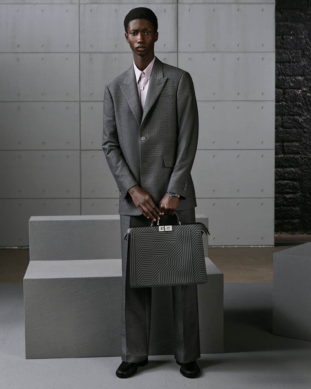 Fendiのインスタグラム：「Classic pinstripes, subverted. The Fendi Shadow motif dominates #FendiFW23, from suiting to the iconic #FendiPeekaboo. ⁣ ⁣ Artistic Director of Accessories and Menswear: @silviaventurinifendi ​⁣ Artistic Director of Jewellery: @delfinadelettrez​⁣ ⁣ Photography: @brunostaub ⁣ ⁣ Styling: @ganio⁣ Makeup: @samiamohsein⁣ Hair: @ramoneyluv⁣ ⁣ Casting: @piergiorgio⁣ ⁣ Model: Douta Sidibe」