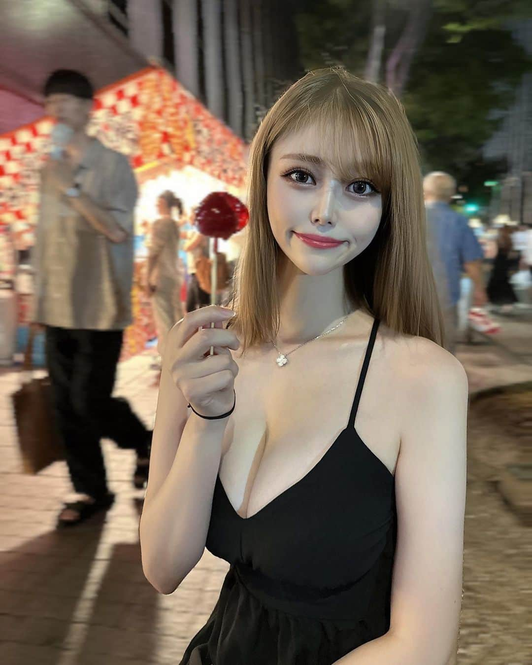 志崎ひなたのインスタグラム：「久しぶりにお祭り行ってきた🫶🏻 夜の散歩好きだから楽しかった🤍  #歌舞伎町#歌舞伎町キャバ嬢#歌舞伎町キャバクラ  #名古屋#錦#キャバクラ#キャバ嬢#錦キャバクラ#錦3#錦キャバ嬢#名古屋キャバクラ」