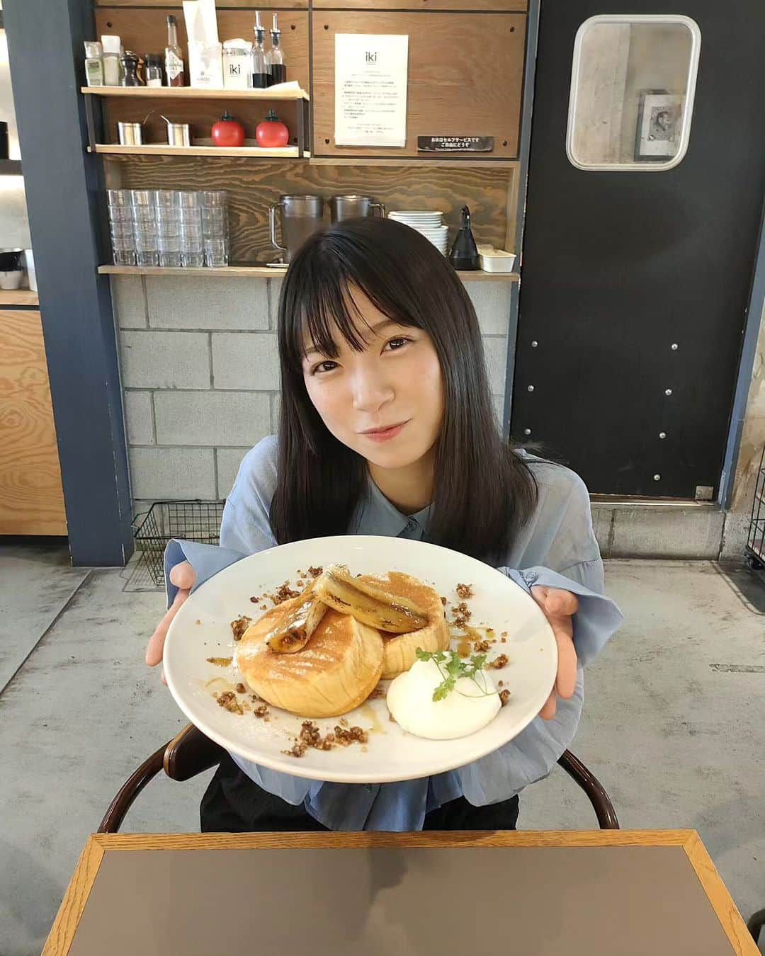 熊井戸花のインスタグラム：「iki ESPRESSO TOKYOでしごおわパンケーキしました(*´꒳​`*)⁡ ⁡⁡ ⁡ふわふわだけどおなかいっぱいになっちゃった🥺⁡ ⁡⁡ ⁡ #ikiespresso  #ikiespressotokyo  #パンケーキ  #cafe  #tokyocafe  #東京カフェ  #蔵前カフェ  #蔵前  #パンケーキ巡り  #パンケーキふわふわ  #熊井戸花  #おはなちゃん  #テンカラット  #テンカラットプリューム  #高2  #17歳」