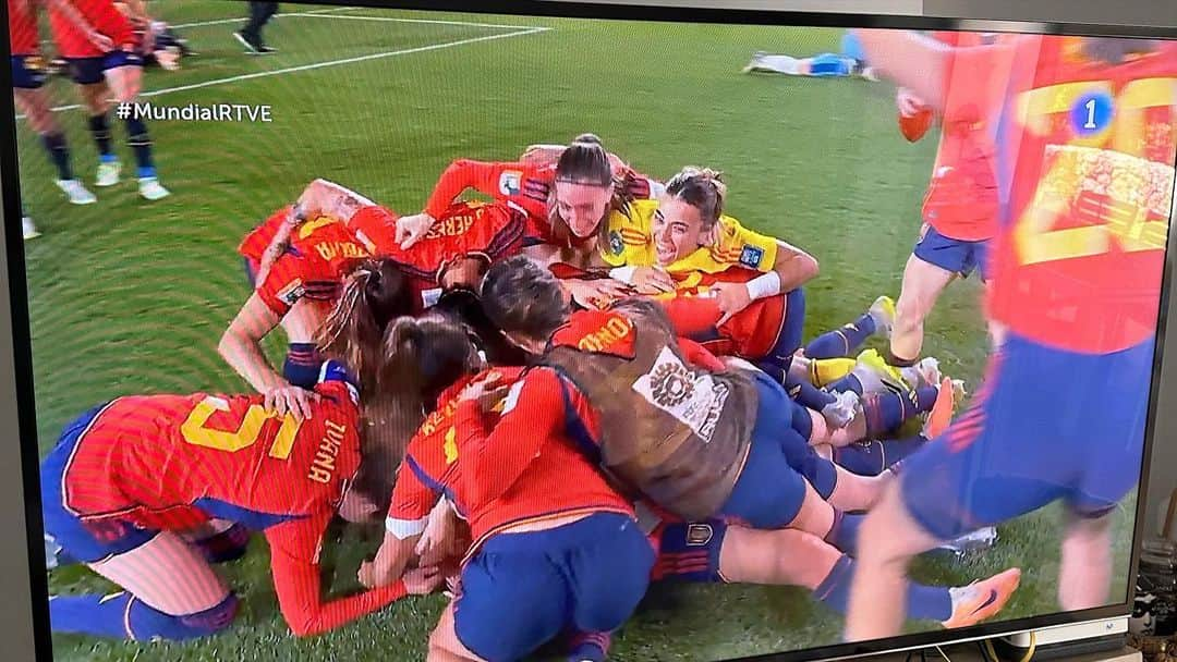 マリオ・スアレスさんのインスタグラム写真 - (マリオ・スアレスInstagram)「Enhorabuena!! Campeonas del mundo!! Sois historia!! 🏆⭐️👏 @sefutbolfem #campeonasdelmundo #jugarlucharyganar」8月20日 21時08分 - mariosuarez4