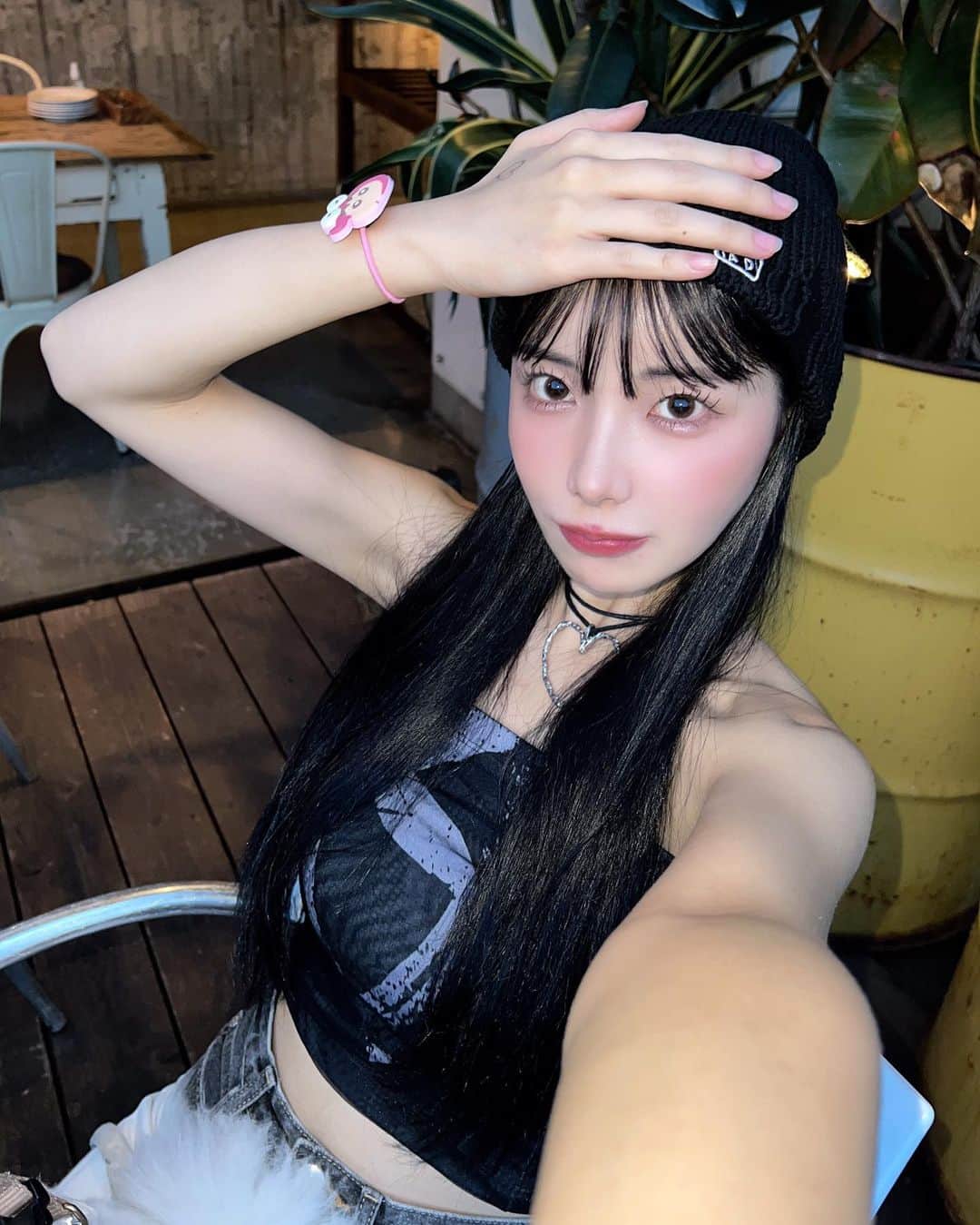 えみ姉のインスタグラム：「ㅤ おもちまめとたけと一緒に テラス席でご飯たべてきた幸🍕🍺♡ ㅤ ㅤ 明日からまた１週間頑張るかー ♡̤̮ ㅤ ㅤ」