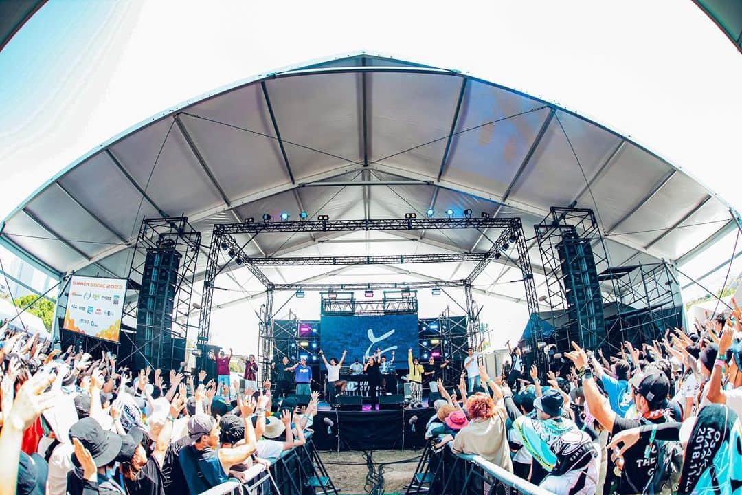 のインスタグラム：「23/8/20 at 舞洲SONIC PARK "SUMMER SONIC 2023"  ▼LIVE SET 1 KING 2 かまへん 3 マジでハイ 4トラボルタカスタム 5 アマタノオロチ 6トメラレランナイ 7 梅田ナイトフィーバー19’  ©SUMMER SONIC All Rights Reserved.  #梅田サイファー #SUMMERSONIC」