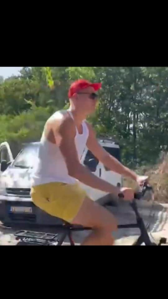 ニコラ・ヨキッチのインスタグラム：「🚲🚲🚲 . . . #jokic #jokicnikola #joker #nikola #nikolajokic #denver #nuggets #denvernuggets #colorado #nba #basketball #serbia #usa #srbija #sombor #belgrade #beograd #mvp」