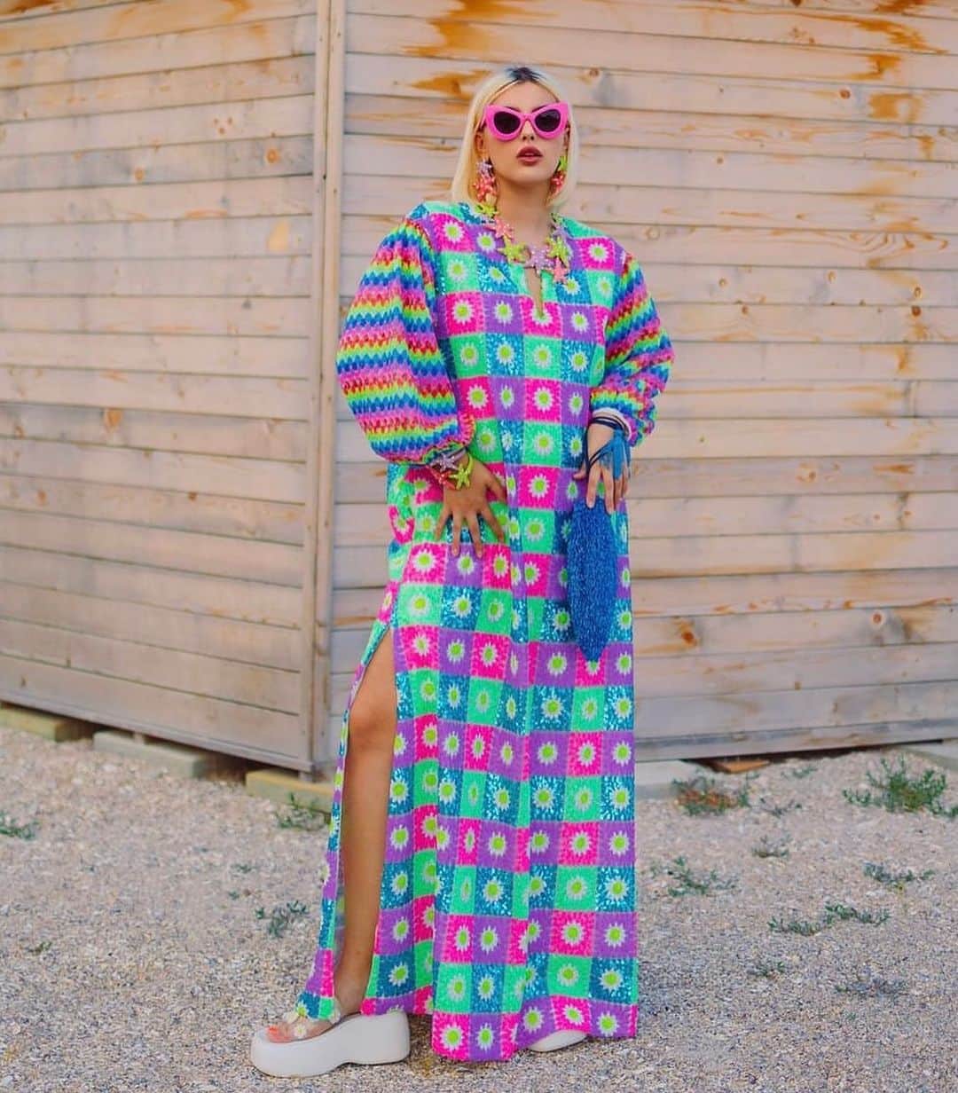 マヌーシュのインスタグラム：「Rainbow mermaid 🌈💕🐬 @vlada.avornic wears our Daisy sequins caftan ✨ Last chance to buy!」