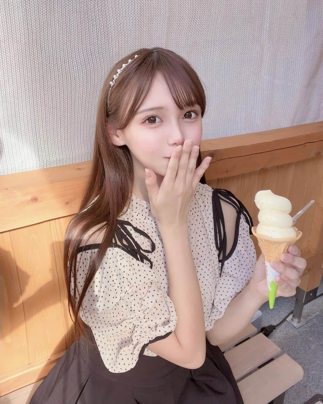 朝丘さくらのインスタグラム：「プリン味のアイス食べたの〜〜〜🍨♡おいしすぎて秒で食べ終わっちゃった、🤤」