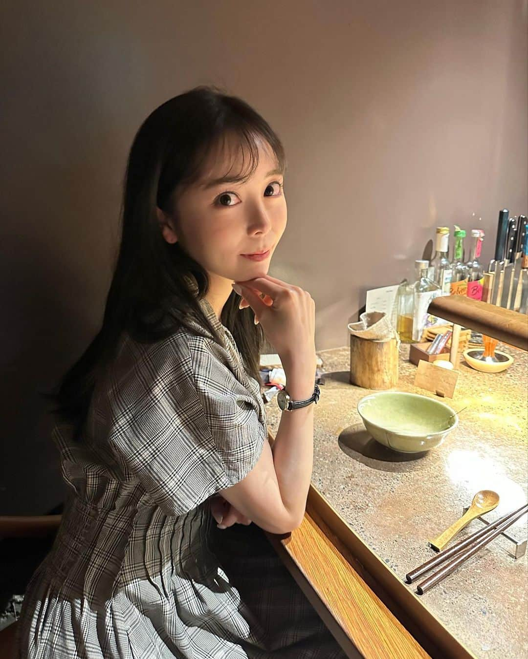 辻満里奈さんのインスタグラム写真 - (辻満里奈Instagram)「以前、東京カレンダーに載っていて気になっていたイタリアンのお店へ✨ @rama_tokyo @tokyocalendar   せっかくなので(?)、東京カレンダー風に写真を撮りました📸笑 (ハッシュタグ検索したら、同じことしてる人が沢山いて笑ってしまった🤣)  イタリアンだけど、和の要素もあり、新しさを感じる美味しい料理ばかりでした🤤💕  #東京カレンダー #東京カレンダー掲載店 #東京カレンダー風 #東京カレンダーごっこ #白金 #白金グルメ #イタリアン #アナウンサー #セントフォース #辻満里奈」8月20日 21時27分 - marina__tsuji