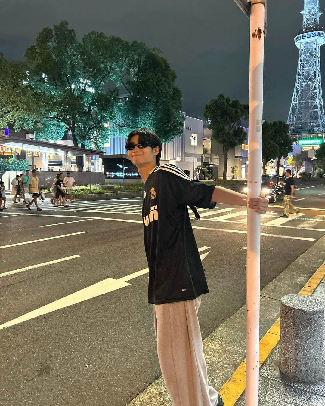 鈴木志音のインスタグラム：「名古屋ぶらり旅 夜お祭りやってたのー！ めちゃ楽しかった🌚🌃   #おんおん日記」